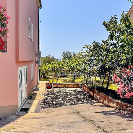Studio Vesna With A Terrace And Sea View Rabac Esterno foto