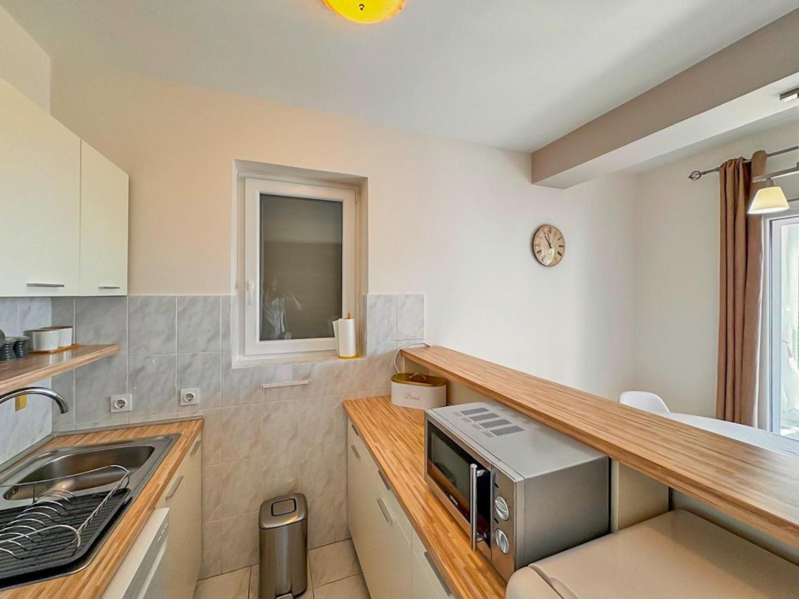 Studio Vesna With A Terrace And Sea View Rabac Esterno foto